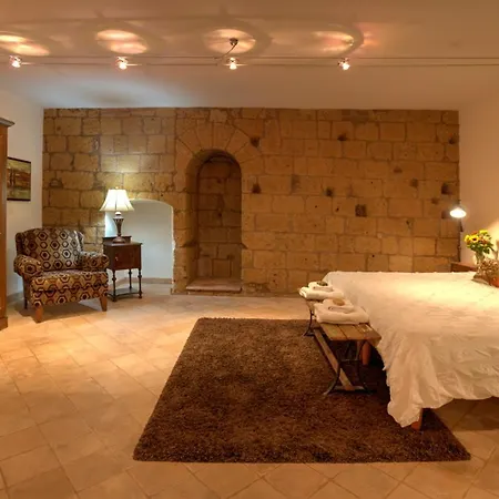 Beautiful 1 Bedroom In The Heart Of *